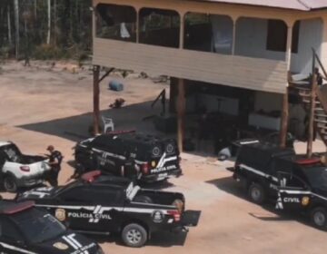 Polícia desativa base criminosa e apreende avião em operação contra garimpo no Amapá