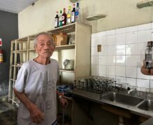 Aos 93 anos, dono do bar mais antigo de Santana relembra tempos áureos da boemia