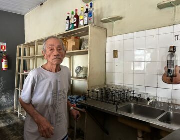 Aos 93 anos, dono do bar mais antigo de Santana relembra tempos áureos da boemia