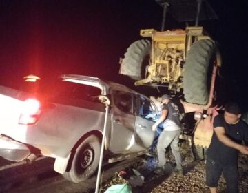 Motorista fica ferido após picape colidir com caçamba parada e sem iluminação na rodovia