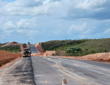 Há quase 4 anos, Exército tenta asfaltar 60 km da BR-156
