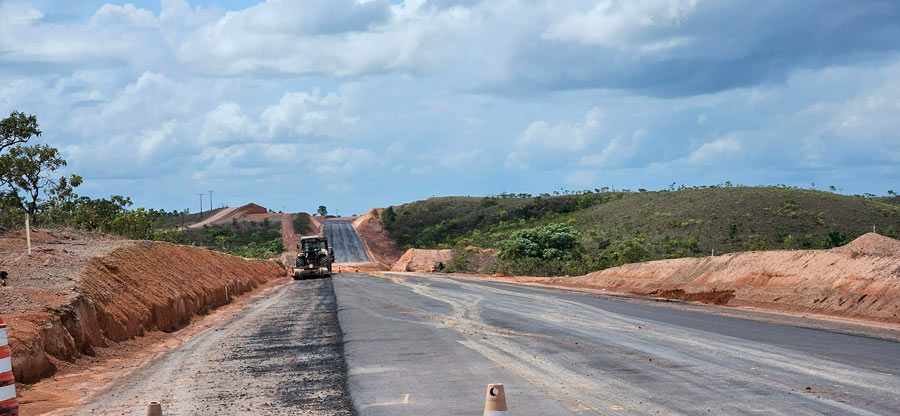 Há quase 4 anos, Exército tenta asfaltar 60 km da BR-156