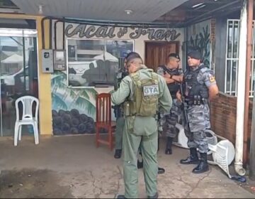 Chefe do tráfico em Santana morre em tiroteio com policiais em batedeira de açaí