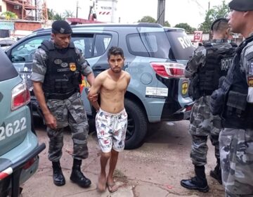 Procurado por furto e tráfico caminhava tranquilamente quando foi preso