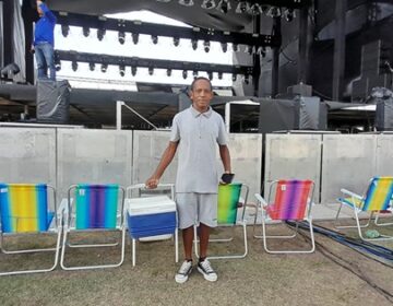 Professor faz vigília de 14 horas para ver Roberto Carlos: “Quero ganhar uma rosa”