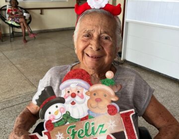 Idosos aguardam adoção de cartinhas de natal no Abrigo São José