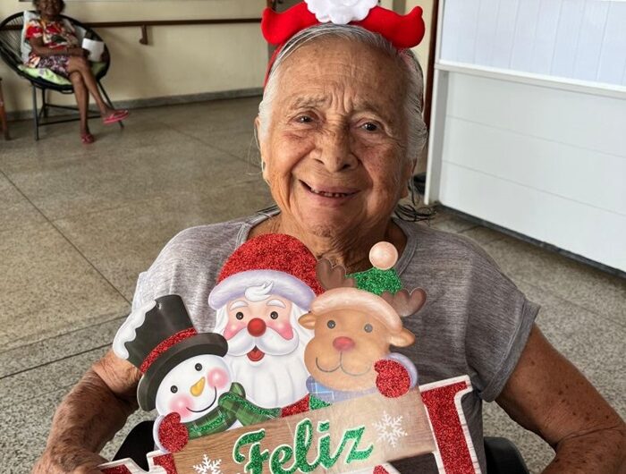 Idosos aguardam adoção de cartinhas de natal no Abrigo São José