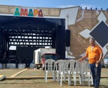 Pai chega 18h antes para guardar lugares pros filhos fãs de Alok