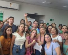 Servidores da educação protestam após descontos abusivos e falta de pagamento da Prefeitura de Macapá