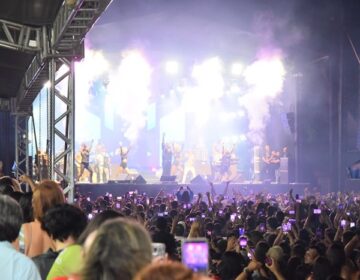 Santana celebra virada de ano com artistas locais, pagodeiro carioca e fogos silenciosos