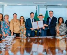 Dorinaldo propõe campanha nacional por uso consciente de telas após sanção de nova lei