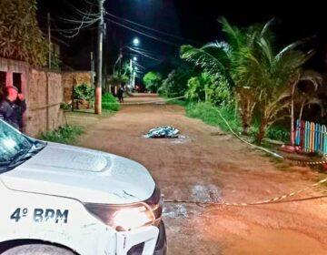 Surpreendido por mais de 20 tiros, faccionado morre com arma na cintura