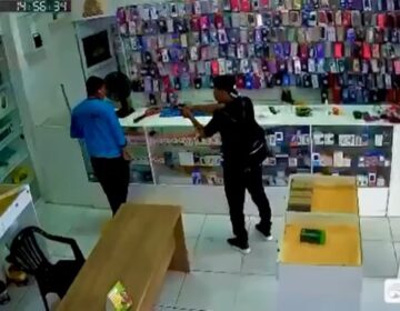 Após recuperar um dos aparelhos, polícia identifica dupla que assaltou loja de celulares
