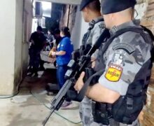 Faccionados com coletes e pistola de kit rajada morrem em tiroteio com o Bope