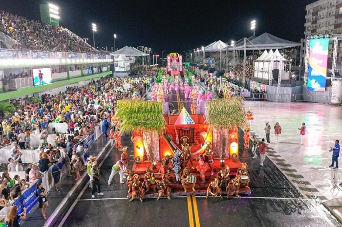 Maracatu da Favela leva a poesia de Joãozinho Gomes em verde e rosa para a avenida do samba