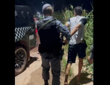 Assaltantes são perseguidos por populares e 1 acaba preso
