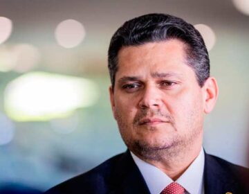 Após denúncia contra Bolsonaro, Alcolumbre diz que é preciso separar político do jurídico