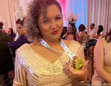 Ferida em acidente com ambulância, enfermeira dedicada a salvar vidas luta pra se recuperar