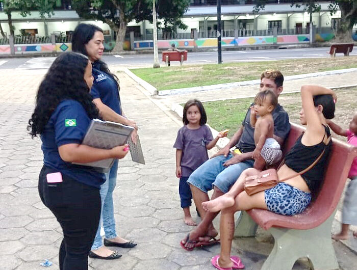 Após dias dormindo em praça de Macapá, família ganha renda, aluguel social e doações