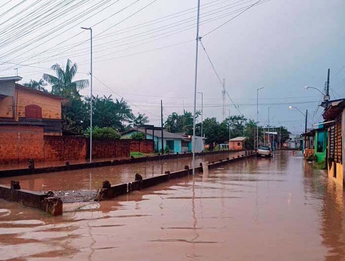 Em Santana, chuva e maré alta deixam quatro bairros no fundo