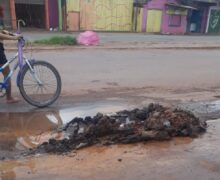 Vazamento causa transtornos a vizinhos e usuários de transporte coletivo em Santana