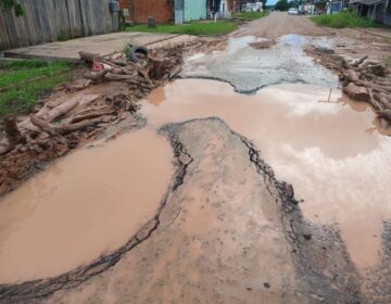 Ruas viram ‘lagoas’ em Macapá e vereador cobra resposta da prefeitura