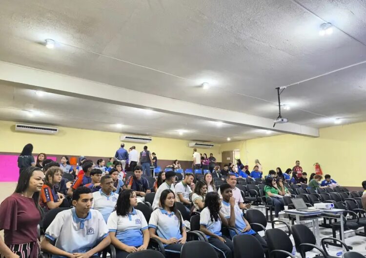 Amapá lança campanha para restringir uso de celulares e melhorar desempenho dos alunos