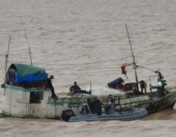 Após dias à deriva e infarto iminente, tripulantes são encontrados pela Marinha