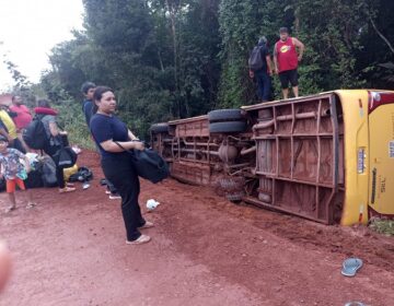 Ônibus tomba na estrada Macapá-Vale do Jari