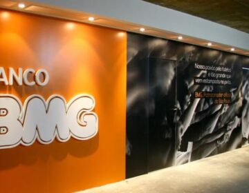 Banco é condenado a cancelar cartão de crédito não solicitado por aposentada