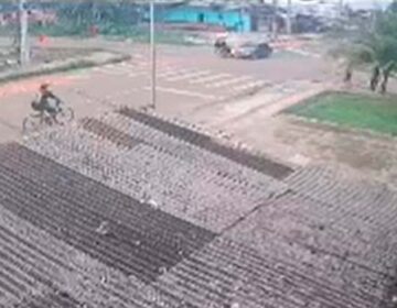 Passageiro de moto morre em colisão e condutor fica gravemente ferido