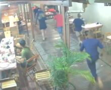Polícia procura assaltante que levou R$ 40 mil em cordões de ouro de cliente em churrascaria