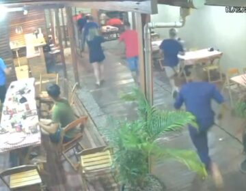 Polícia procura assaltante que levou R$ 40 mil em cordões de ouro de cliente em churrascaria