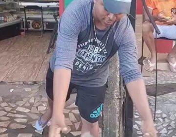 “Não sou bandido, nem dono de beco”: peixeiro que xingou policiais diz que levou fama sem merecer