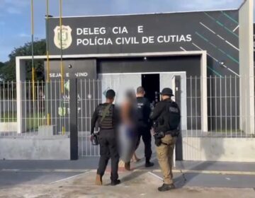 Polícia prende homem que matou esposa com tiro no rosto na frente da filha de 2 anos