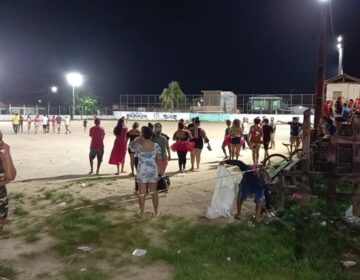 Assassino não se intimida com torcida e mata alvo ao lado de campo de futebol