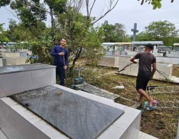 Jovens cruzam Macapá para limpar sepulturas com orgulho e fé: ‘se desse a gente vinha todo dia’