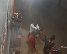 Sem desconfiar de estranho ao lado, homem é morto a tiros diante de populares