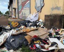 Três meses após desfile, escolas de samba ainda não recolheram o lixo do Carnaval no AP