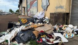 Três meses após desfile, escolas de samba ainda não recolheram o lixo do Carnaval no AP