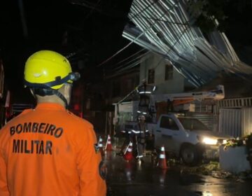 Temporal arranca telhado de mercantil e assusta moradores em Macapá
