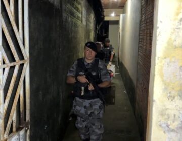Usando joias roubadas, foragido por homicídio morre em confronto com o Bope