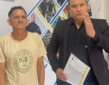 Idoso que esfaqueou colega de trabalho se apresenta à polícia e fica solto