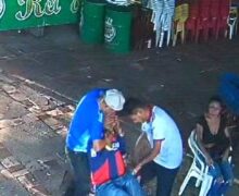 Idoso é assaltado por dupla enquanto vendia frutas em praça