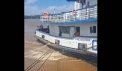 Buscas por motorista que se desequilibrou de balsa e caiu no Rio Amazonas seguem