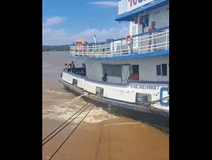 Buscas por motorista que se desequilibrou de balsa e caiu no Rio Amazonas seguem