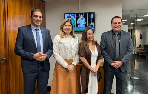 Deputados diplomados esperam ser empossados antes do recesso