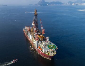 Navio da Petrobras inicia viagem em direção à costa do Amapá