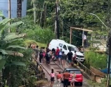 Acidente com carro da Petrobras deixa 2 feridos; passageira foi arremessada em igarapé