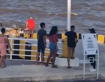 Homem é resgatado por guarda-vidas após nadar até a exaustão em Macapá